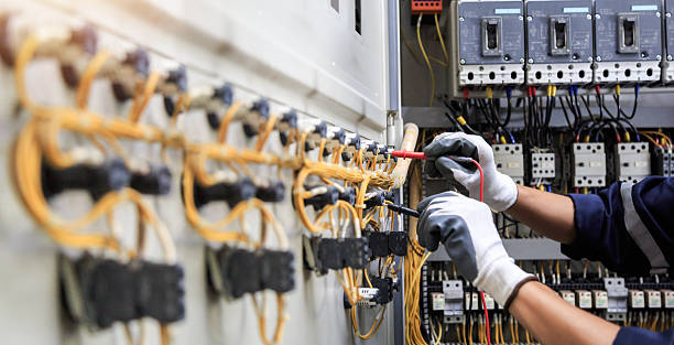 Professional Electrician technician working in Gainesville, TX